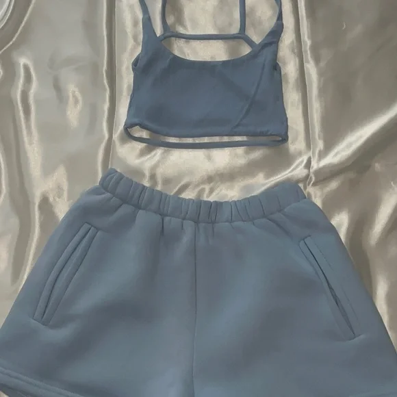 sets - Picture 2 of 4